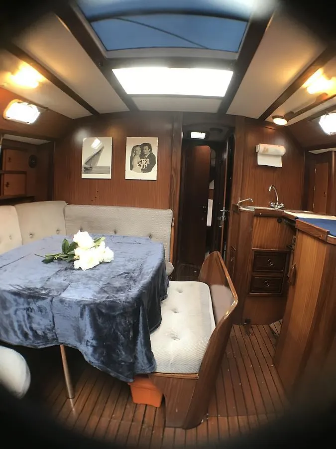 ホテル Bed&Boat Eolo 3 ヴェネツィア 船上ホテル